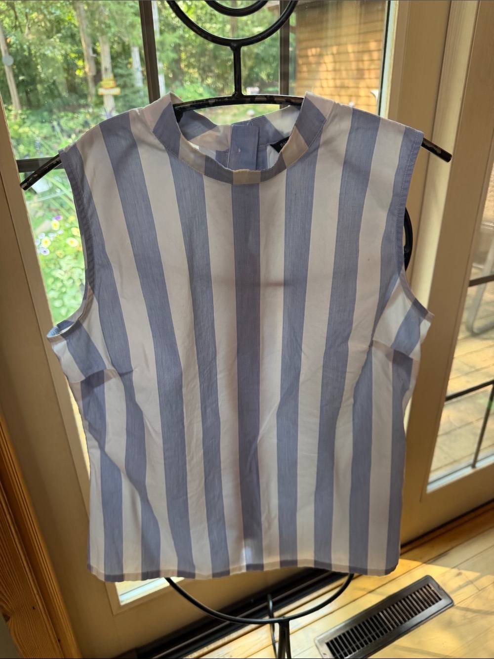 Banana Republic Striped Sleeveless Mock Neck Sz S Top - Blue & White